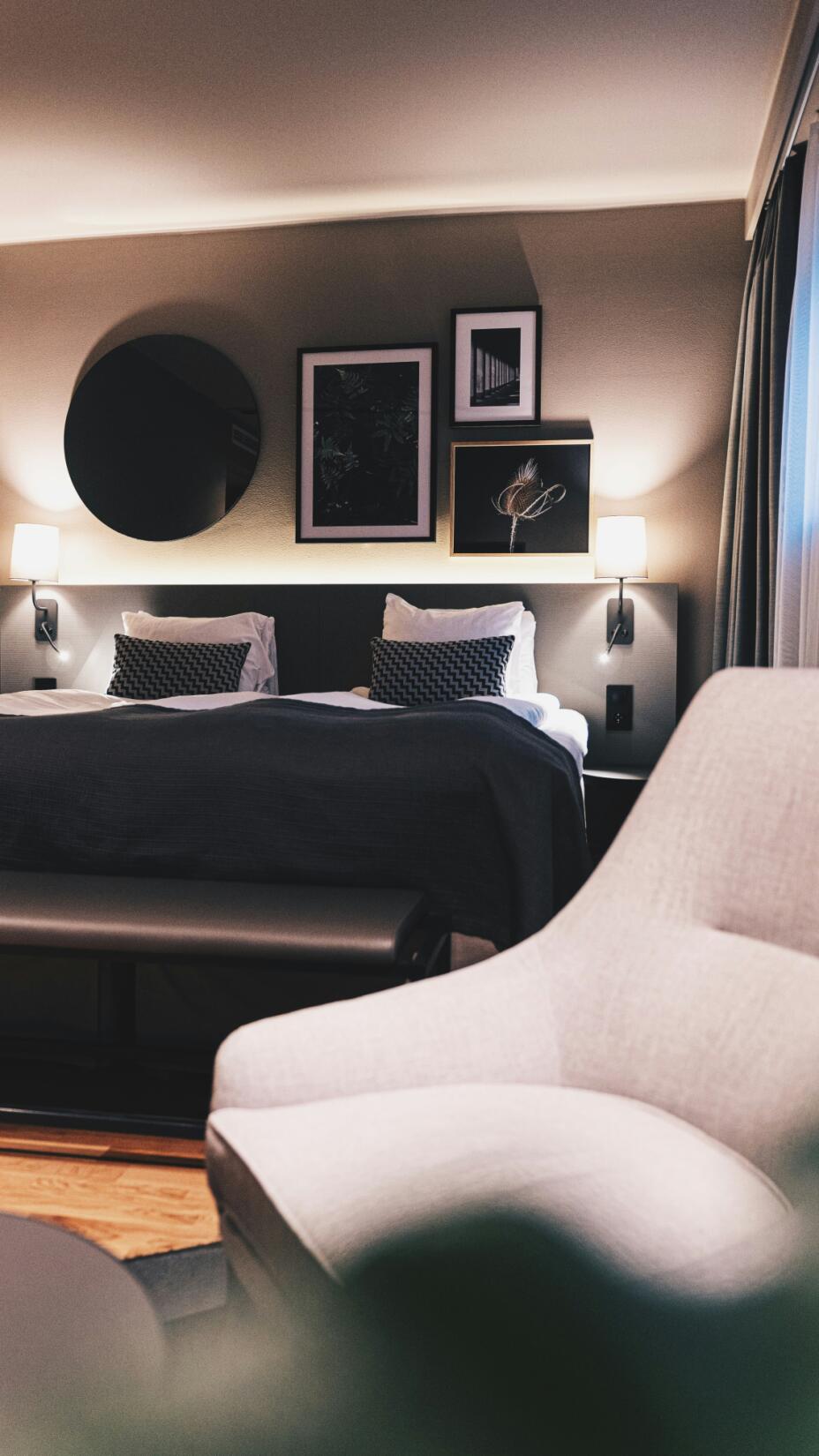 Picture of a stylish monochrome hotel room.